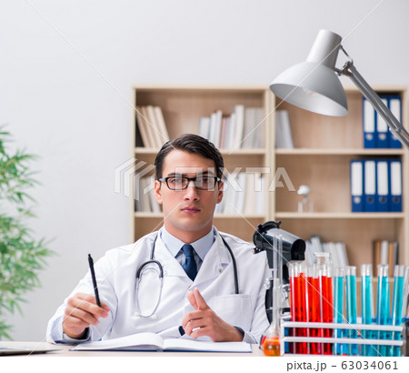 Man doctor working in the lab 63034061