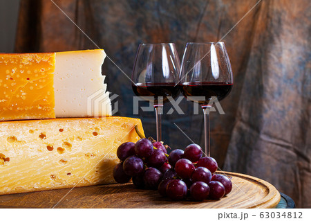 Elite cheese made from unskimmed cow's milk. 63034812