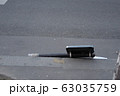 フランス 看板 倒れる デモ 63035759