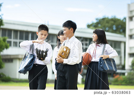 中学生　笑顔　学校生活 63038063