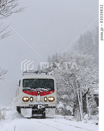 雪景色の只見線を走るイーストアイD 雪景色の只見線を走るイーストアイD 63039832