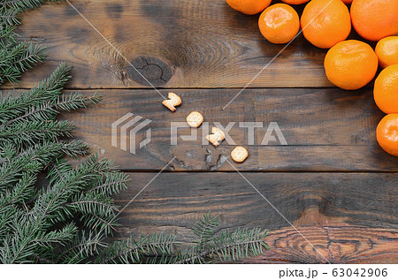 Tangerines, cracker 2020 digits and fir branches 63042906