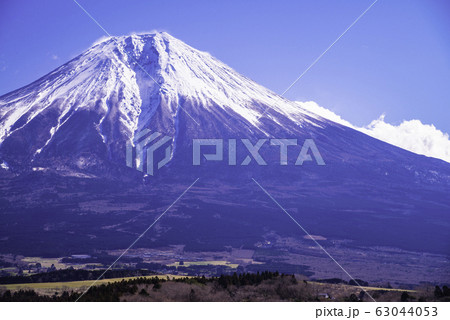 （静岡県）田貫湖展望台から望む、冬の富士山 63044053