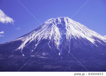 （静岡県）田貫湖展望台から望む、冬の富士山 63044055