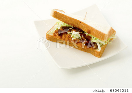 むね肉のチキンカツサンド 63045011