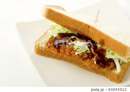 むね肉のチキンカツサンド 63045012