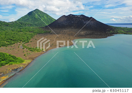 パプアニューギニアのタブルブル火山空撮 63045117