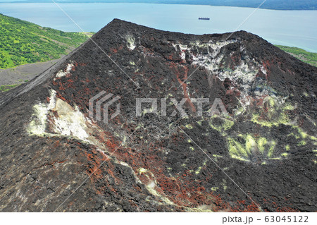 パプアニューギニアのタブルブル火山の上空から 63045122