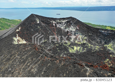 パプアニューギニアのタブルブル火山の空撮の写真素材