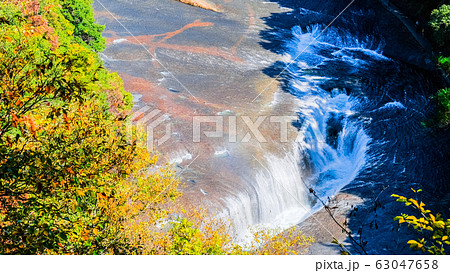 吹割の滝 （秋）：第一観瀑台より 63047658