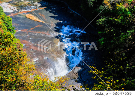 吹割の滝 （秋）：第一観瀑台より 63047659