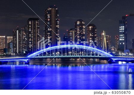 都市夜景　東京　永代橋と隅田川 63050870