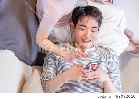 新婚夫婦 私生活 膝枕 63052010