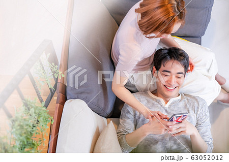 新婚夫婦 私生活 膝枕 63052012