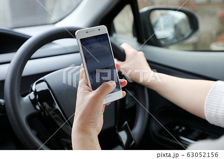 スマートフォン ながら運転 スマートフォン ながら運転 63052156