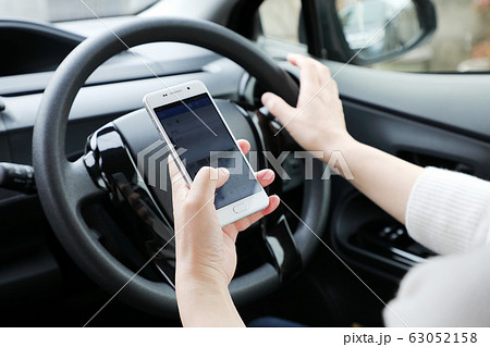 スマートフォン ながら運転 スマートフォン ながら運転 63052158