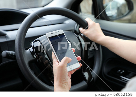 スマートフォン ながら運転 スマートフォン ながら運転 63052159