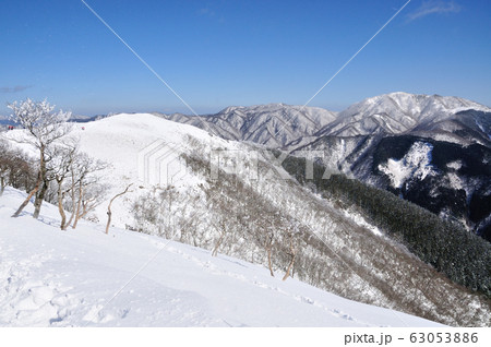 綿向山から鈴鹿・雨乞岳方面に向かう 63053886
