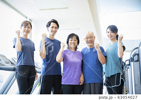 シニア 高齢者 運動 ランニングマシン ジム リハビリ シニア 高齢者 運動 ランニングマシン ジム リハビリ 63054027
