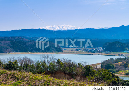 北潟湖と白山（2020年3月撮影）福井県あわら市 63054432