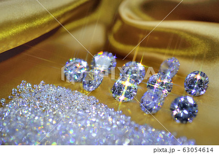 サテンとキュービックジルコニアの輝き サテンとキュービックジルコニアの輝き 63054614