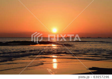 日の出　出漁 63057296