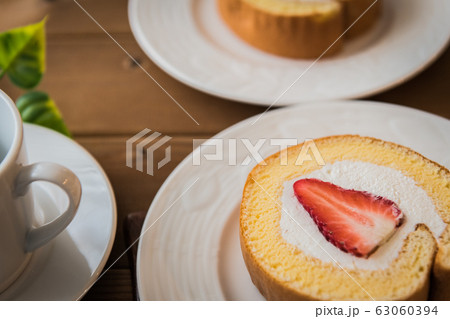 ロールケーキ ロールケーキ 63060394