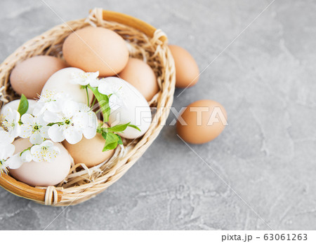 Basket with chicken eggs 63061263