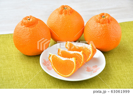 冬〜春の柑橘類、デコポン（でこぽん、不知火）。フルーツ、果実。 63061999