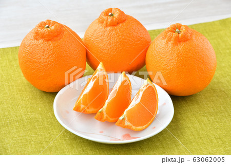 冬〜春の柑橘類、デコポン（でこぽん、不知火）。フルーツ、果実。 63062005