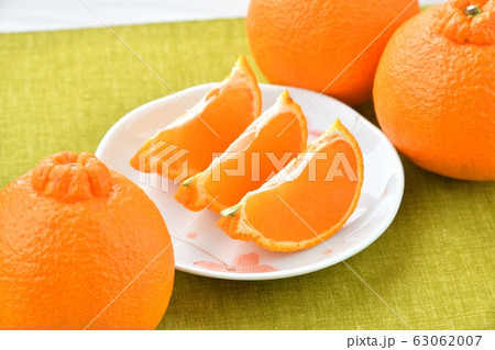冬〜春の柑橘類、デコポン(でこぽん、不知火)。フルーツ、果実。 冬〜春の柑橘類、デコポン(でこぽん、不知火)。フルーツ、果実。 63062007