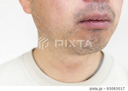 無精ひげの男の口元 無精ひげの男の口元 63063017
