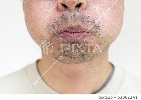 無精ひげの男の口元 無精ひげの男の口元 63063241