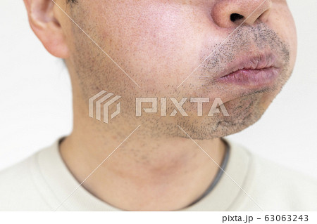 無精ひげの男の口元 無精ひげの男の口元 63063243