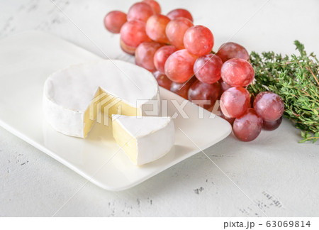 Camembert on the serving plate 63069814