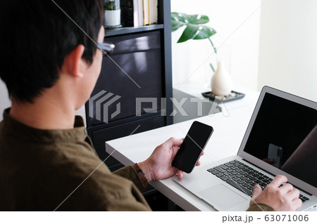 Smart youngadult 40s asian man with eye glasses 63071006