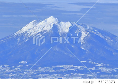 冬の岩木山 63073373