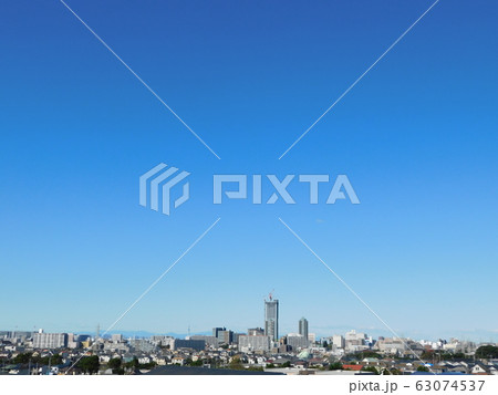 遠目からのビル風景 63074537