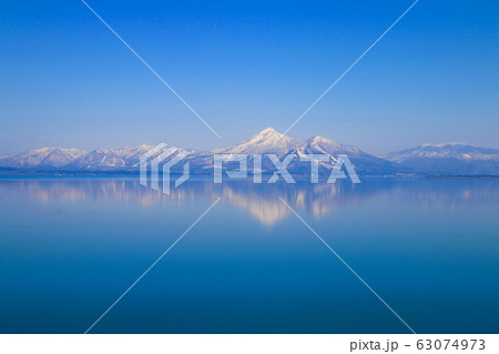 春の猪苗代湖と磐梯山(郡山市・湖南町) 春の猪苗代湖と磐梯山(郡山市・湖南町) 63074973