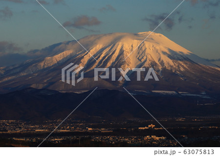 朝焼けの岩手山 朝焼けの岩手山 63075813