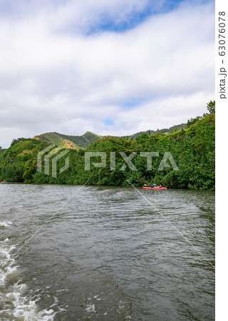 ハワイ カウアイ島 ワイルア川 シダの洞窟クルーズ 63076078