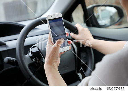 スマートフォン ながら運転 スマートフォン ながら運転 63077475
