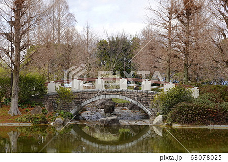 アーチ橋の風景 63078025