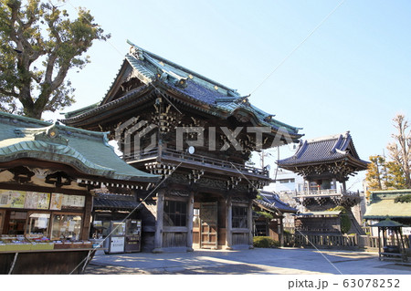 帝釈天題経寺　二天門と大鐘楼 63078252
