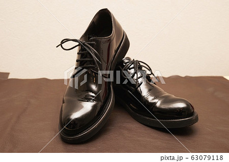 エナメルのレディースシューズ エナメルのレディースシューズ 63079118