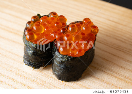 いくら　寿司 63079453