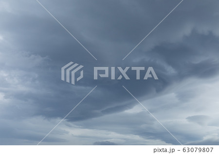 雨雲_曇天のイメージ 雨雲_曇天のイメージ 63079807
