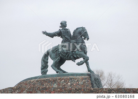 Monument to Empress Elizabeth Petrovna in the city Monument to Empress Elizabeth Petrovna in the city 63080168