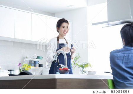 夫婦・リビングダイニング・食後 夫婦・リビングダイニング・食後 63081893