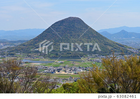 讃岐富士（飯野山）の春 63082461